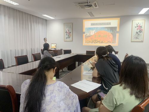 党员项漪开展党史人人讲